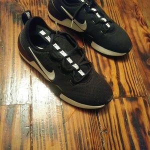 ONLY 1 LEFT IN STOCK💗New Nike Ashin Modern